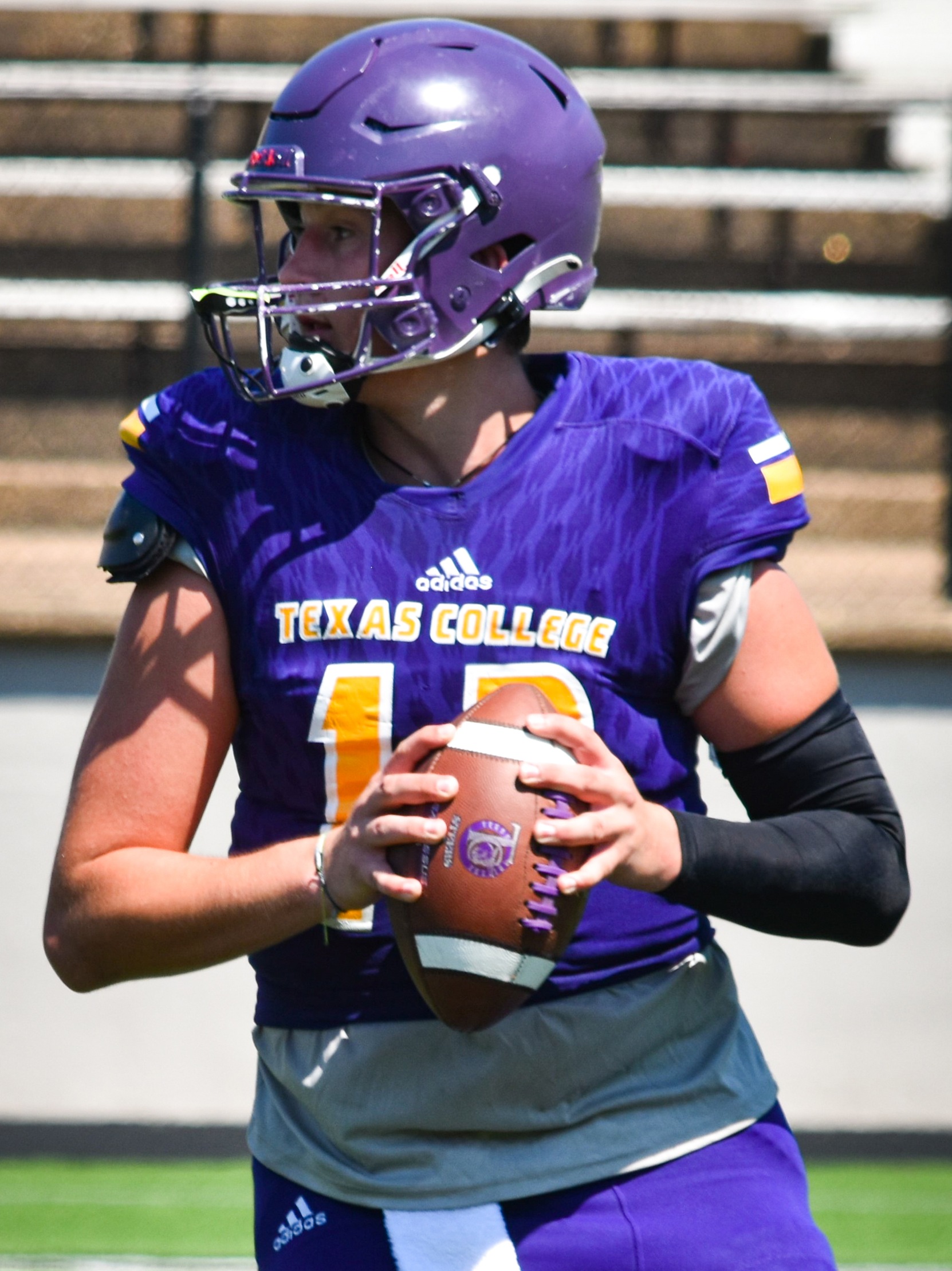 Isaiah Sadler - Football